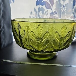 Green Leaf-Relief Glass Pedestal Bowl